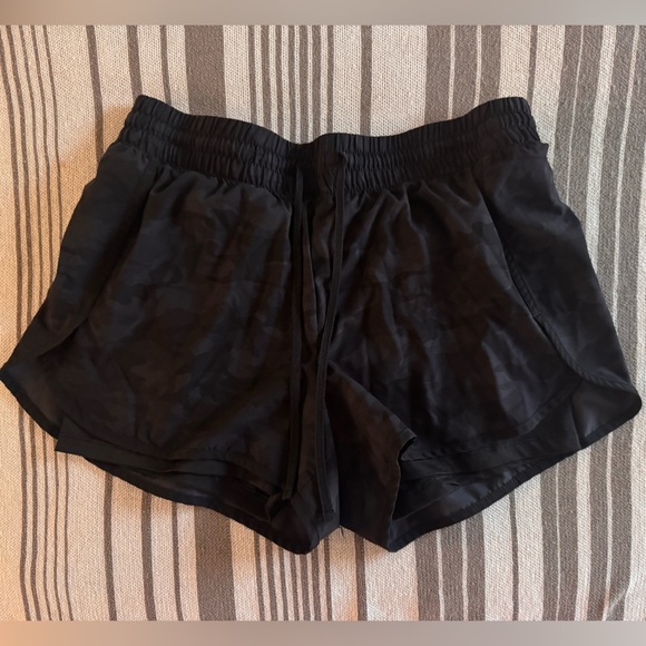 Black Camo Print Athletic Shorts | Women’s Medium - Picture 1 of 3